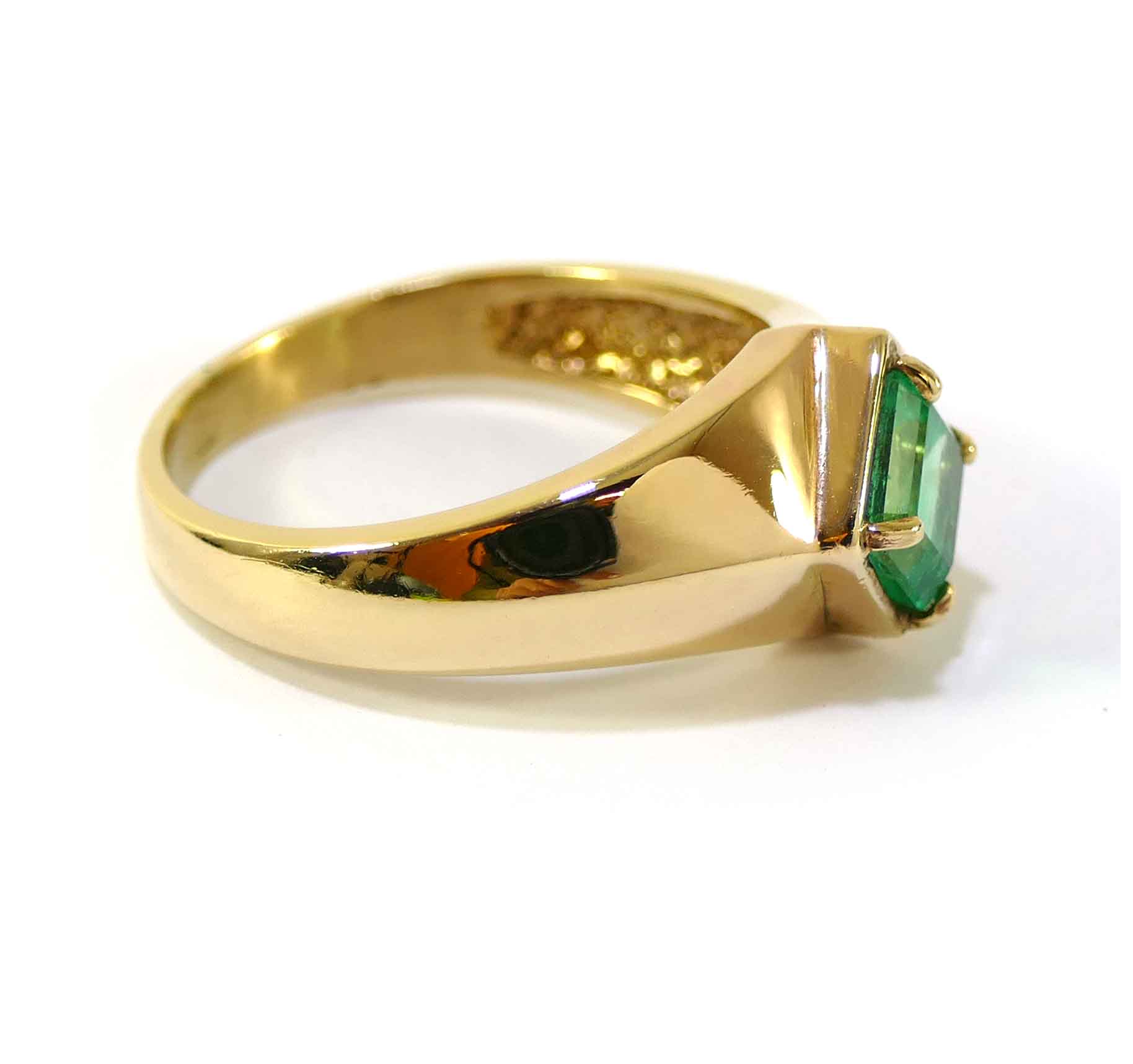 Men's 18k Yellow Gold Emerald Ring 4.84 ct.