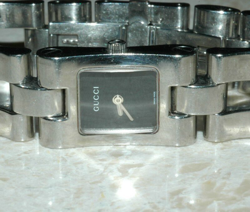 Gucci Lady's Stainless Steel 2305L Pre-Owned Great condition Quartz MVMT