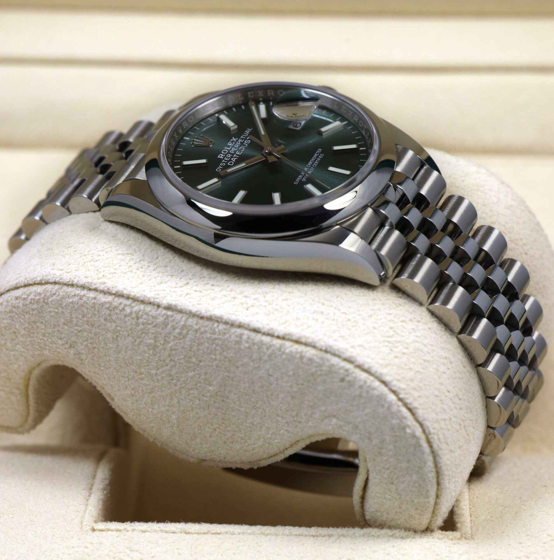 行列のできるレビュー商品、集めました。高評価アイテム Unworn Dec 2022 Rolex Datejust 36 126200 Mint Green Dial トップス
