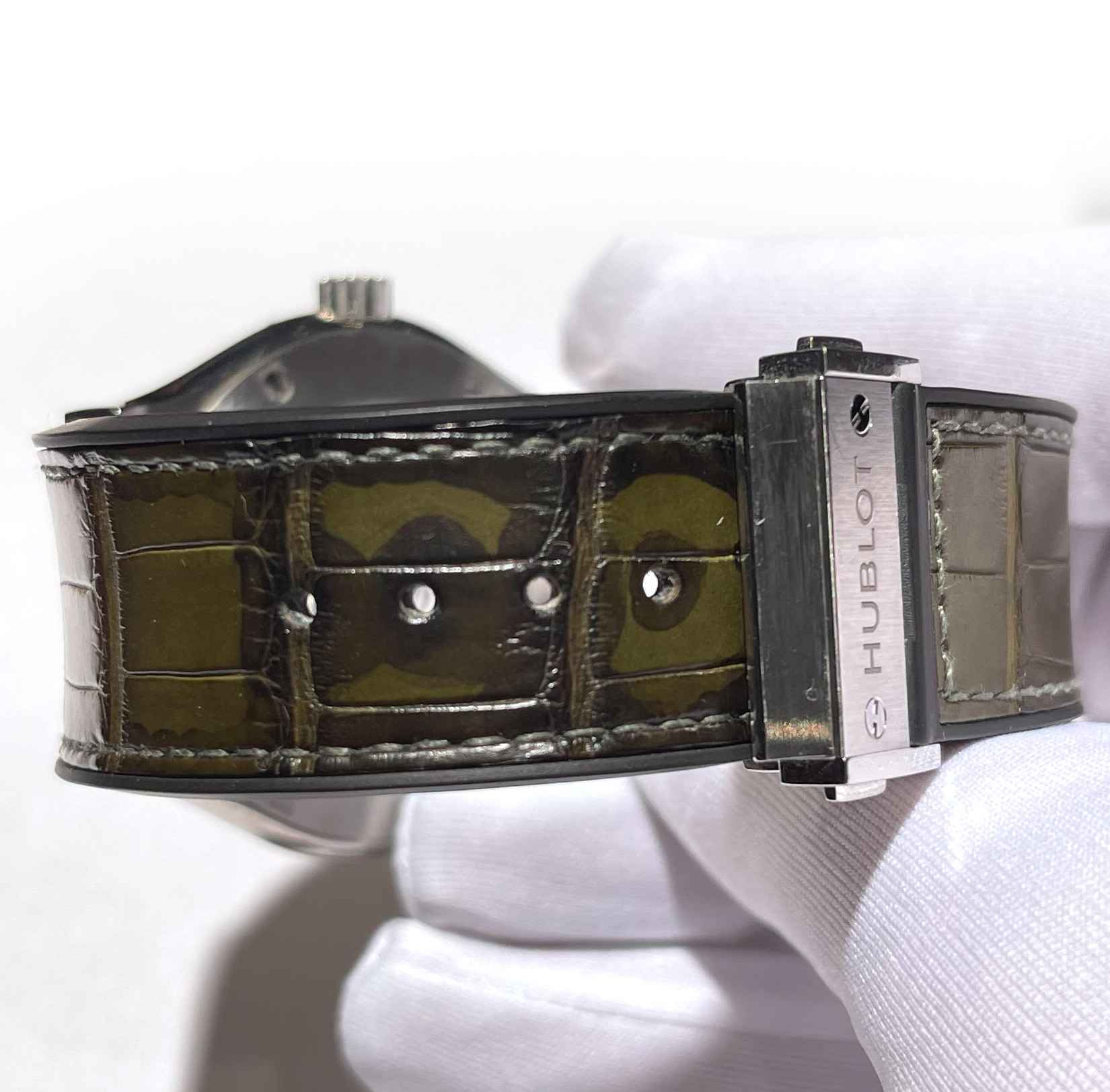 Hublot Classic Fusion Titanium Green 45mm 511.NX.8970.RX Box