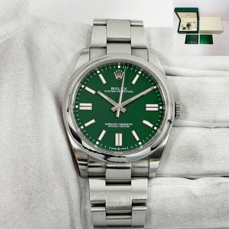 Rolex Oyster Perpetual 41 124300 41MM Green Stainless Steel Box