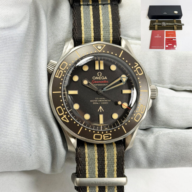 Omega Seamaster 007 James Bond Diver 300 210.92.42.20.01.001 42MM Titanium B/p